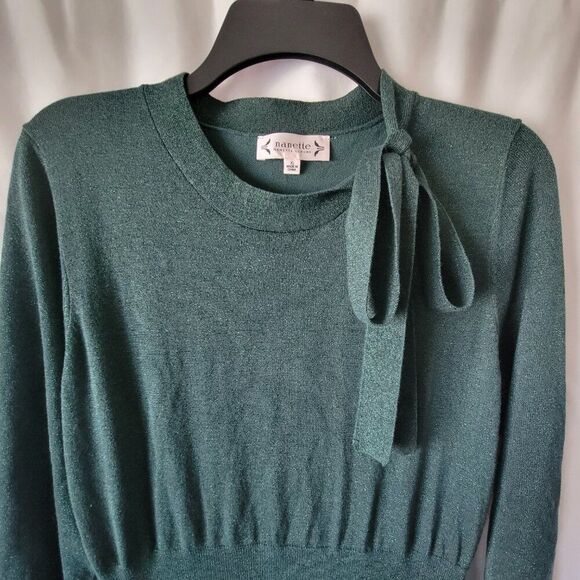 Elegant Green Knit Dress - Picture 3 of 11